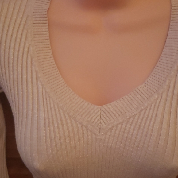 Pink Rose sweater - Picture 2 of 9